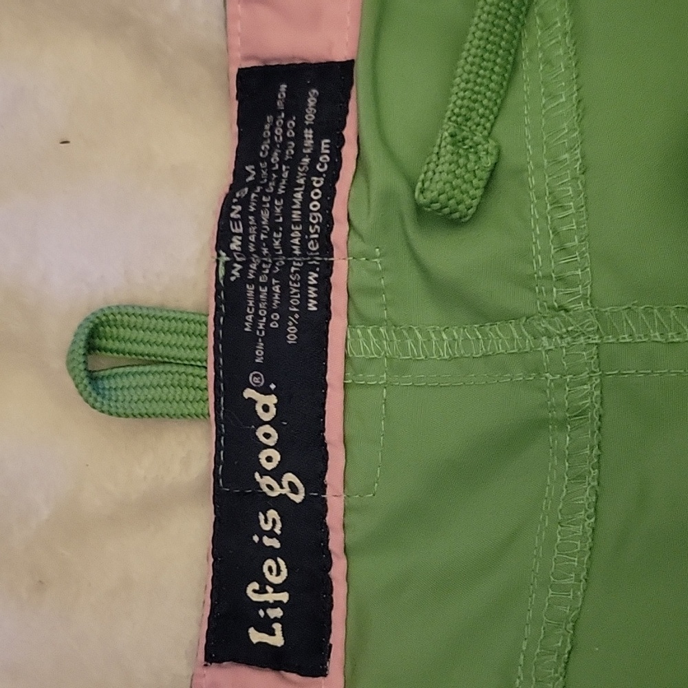 Women's Shorts By Life Is Good Ize Medium. - Picture 3 of 10
